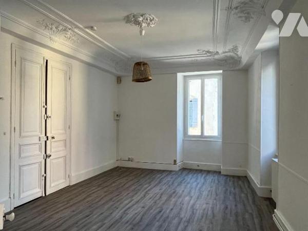 A VENDRE à AVALLON (89200) en centre ville, UN ENSEMBLE IMMOBILIER qui comprend 4 appartements ...