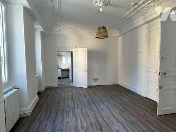 A VENDRE à AVALLON (89200) en centre ville, UN ENSEMBLE IMMOBILIER qui comprend 4 appartements ...