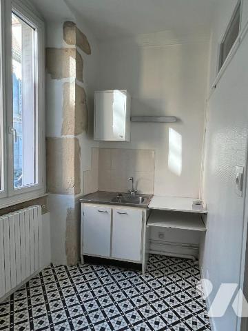 A VENDRE à AVALLON (89200) en centre ville, UN ENSEMBLE IMMOBILIER qui comprend 4 appartements ...
