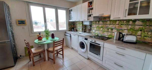 A PROXIMITÉ IMMÉDIATE DU CENTRE VILLE !