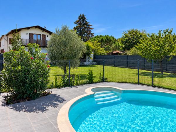 Maison à vendre 7 pièces BRIZAMBOURG (17)