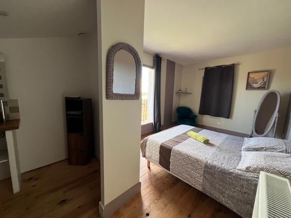 Maison à vendre 7 pièces BRIZAMBOURG (17)