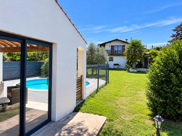 Maison à vendre 7 pièces BRIZAMBOURG (17)