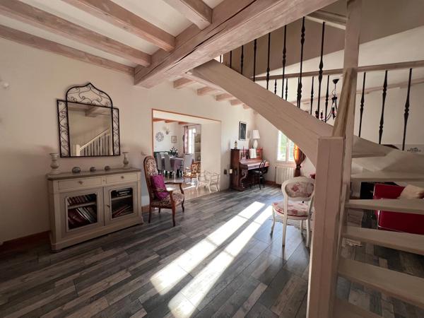 Maison à vendre 7 pièces BRIZAMBOURG (17)