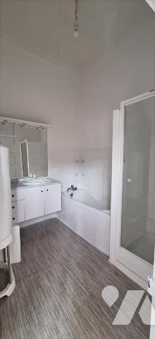 VIC-FEZENSAC, immeuble de rapport en centre ville