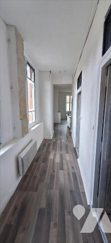 VIC-FEZENSAC, immeuble de rapport en centre ville