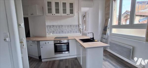 VIC-FEZENSAC, immeuble de rapport en centre ville