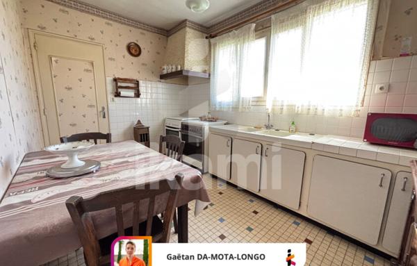 Potentiel à saisir : maison de 65 m2 avec garage et terrain en centre-ville de Salles