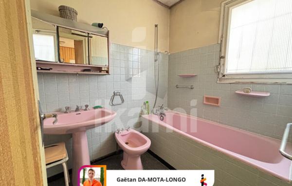 Potentiel à saisir : maison de 65 m2 avec garage et terrain en centre-ville de Salles