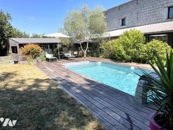 20 MN ANGERS OUEST MAISON FAMILIALE RENOVEE AVEC JARDIN ET PISCINE