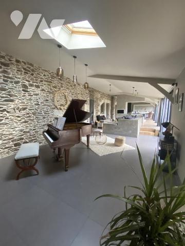 20 MN ANGERS OUEST MAISON FAMILIALE RENOVEE AVEC JARDIN ET PISCINE