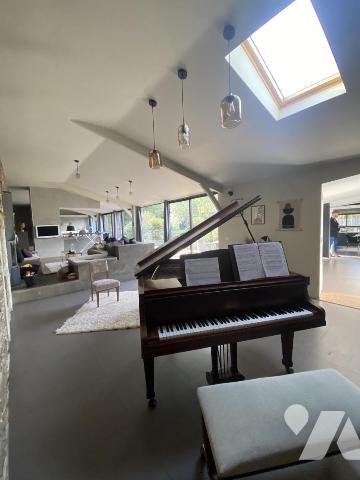 20 MN ANGERS OUEST MAISON FAMILIALE RENOVEE AVEC JARDIN ET PISCINE