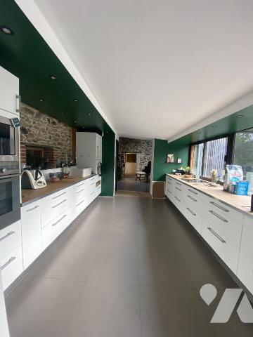 20 MN ANGERS OUEST MAISON FAMILIALE RENOVEE AVEC JARDIN ET PISCINE