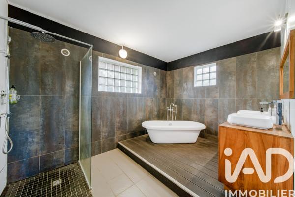 Maison à vendre 6 pièces 207 m² Saint-Pierre