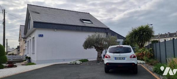 LA GUERCHE DE BGNE - Centre ville - Maison avec garage et terrain