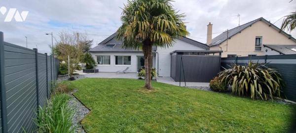 LA GUERCHE DE BGNE - Centre ville - Maison avec garage et terrain