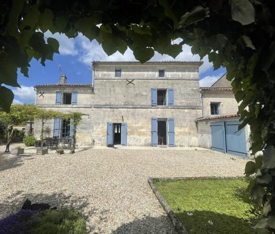 MAISON DE BOURG EN PIERRES