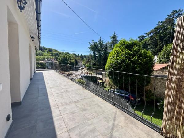 Maison
         5 pièces
        - 100 m² 539 000 € *