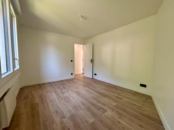 Maison
         5 pièces
        - 100 m² 539 000 € *