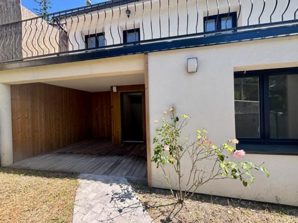 Maison
         5 pièces
        - 100 m² 539 000 € *