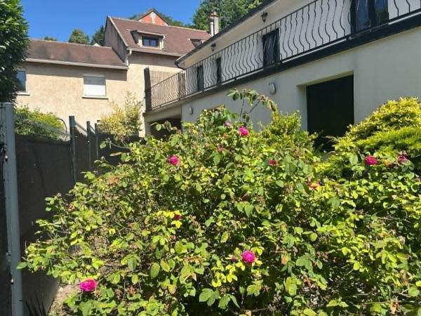 Maison
         5 pièces
        - 100 m² 539 000 € *