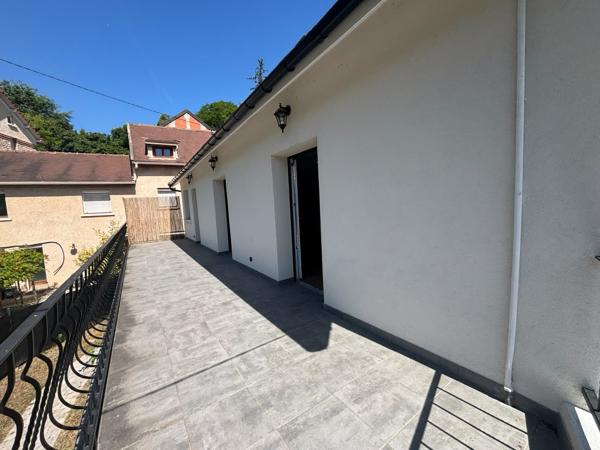 Maison
         5 pièces
        - 100 m² 539 000 € *