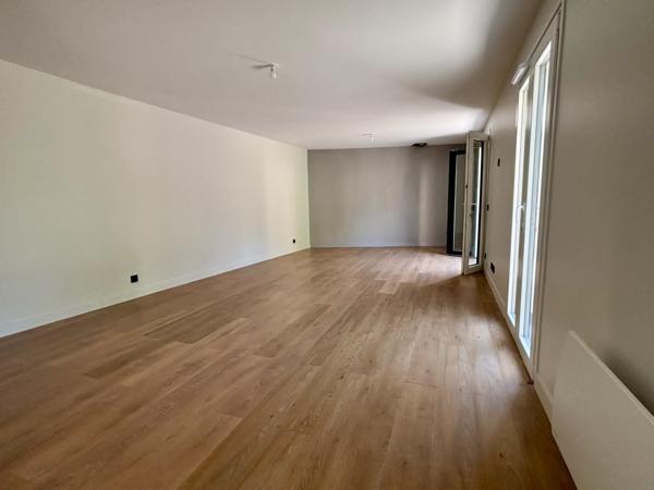 Maison
         5 pièces
        - 100 m² 539 000 € *