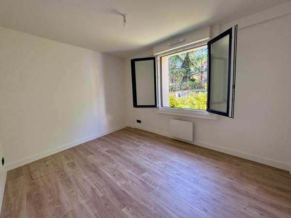 Maison
         5 pièces
        - 100 m² 539 000 € *