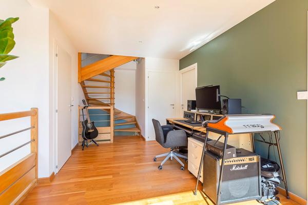 Triplex contemporain comme une maison sur le plateau de St Rambert