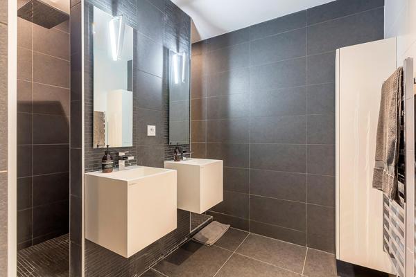 Triplex contemporain comme une maison sur le plateau de St Rambert
