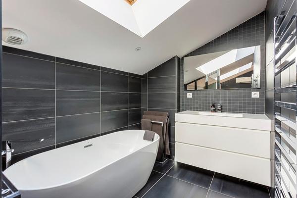 Triplex contemporain comme une maison sur le plateau de St Rambert