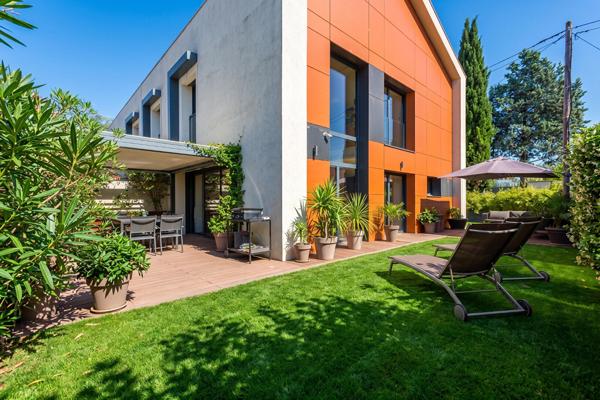 Triplex contemporain comme une maison sur le plateau de St Rambert