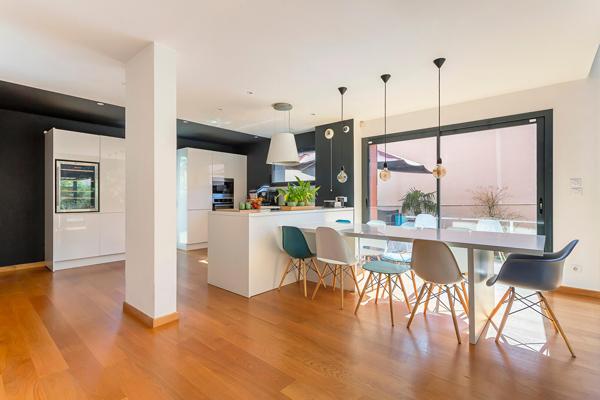 Triplex contemporain comme une maison sur le plateau de St Rambert