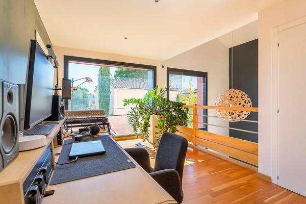 Triplex contemporain comme une maison sur le plateau de St Rambert