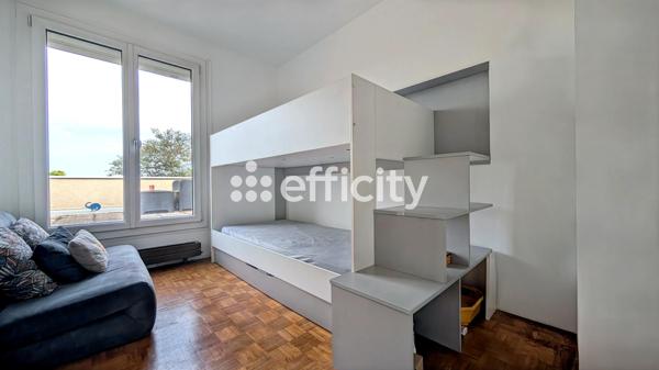 Appartement
         5 pièces
        - 101 m² Exclusivité 294 000 € *
