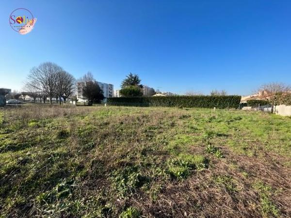 Terrain de 662 m² à COGNAC !! Situé dans un petit ...