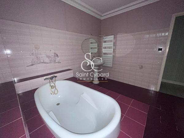 Maison spacieuse à vendre à Puymoyen – 4 chambres et grand jardin !