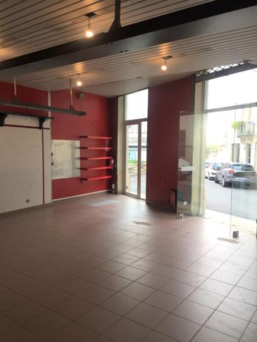 IMMEUBLE CENTRE-VILLE GUITRES