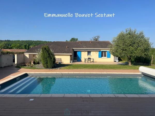 Maison contemporaine de plain-pied avec piscine, grande dépendance double-garage, dépendance aménageable en studio, terrasse couverte et terrain clos de 2885 m2