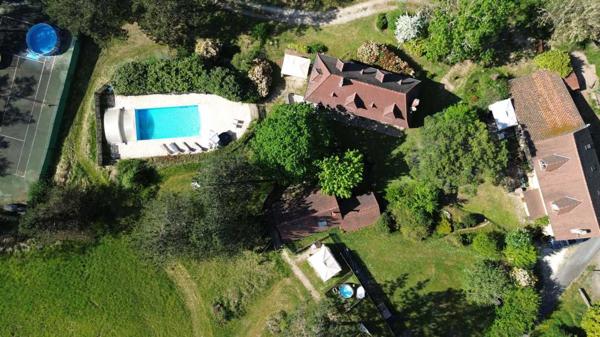 Gîtes chambres d'hôtes - Le bugue Propriété de charme – 3 maisons sur 2 ha, sans vis-à-vis, piscine, gîtes prêts à exploiter