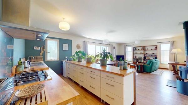 Maison contemporaine - Les eyzies Maison de plain pied d'environ 130m² habitables avec vue dégagée