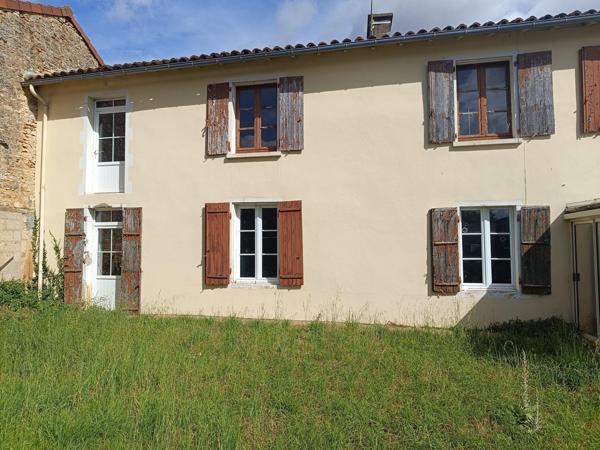 Maison de ville avec jardin , travaux à prévoir