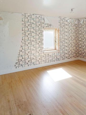 Maison de ville avec jardin , travaux à prévoir
