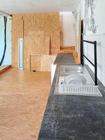 Maison de ville avec jardin , travaux à prévoir