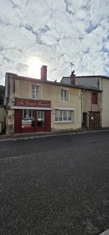 Immeuble à vendre 7 pièces CHATEAUPONSAC (87)
