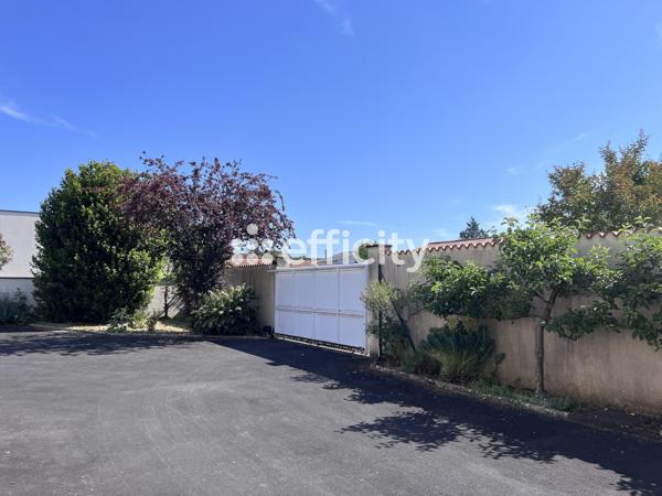 Maison
         6 pièces
        - 139 m² 296 000 € *