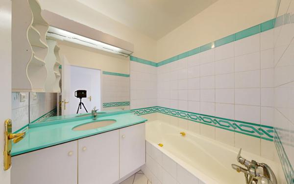 Appartement à vendre    3 pièces • 68,74 m2 Lyon 4