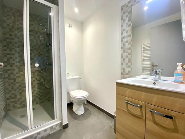 Bureau
         4 pièces
        - 88 m²