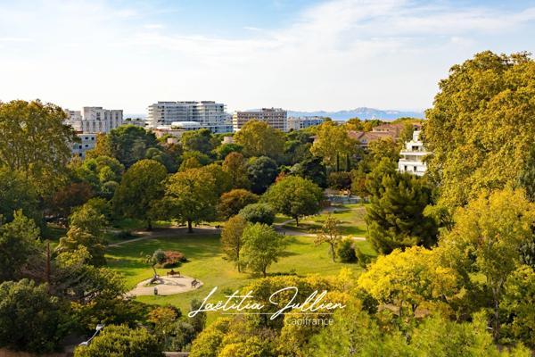 EXCLUSIVITÉ – MARSEILLE 9e – Résidence Le Lancier - T3 traversant en étage élevé avec vues panoramiques sur le parc Bortoli, la mer et les collines