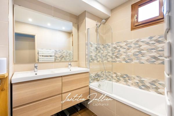 EXCLUSIVITÉ – MARSEILLE 9e – Résidence Le Lancier - T3 traversant en étage élevé avec vues panoramiques sur le parc Bortoli, la mer et les collines